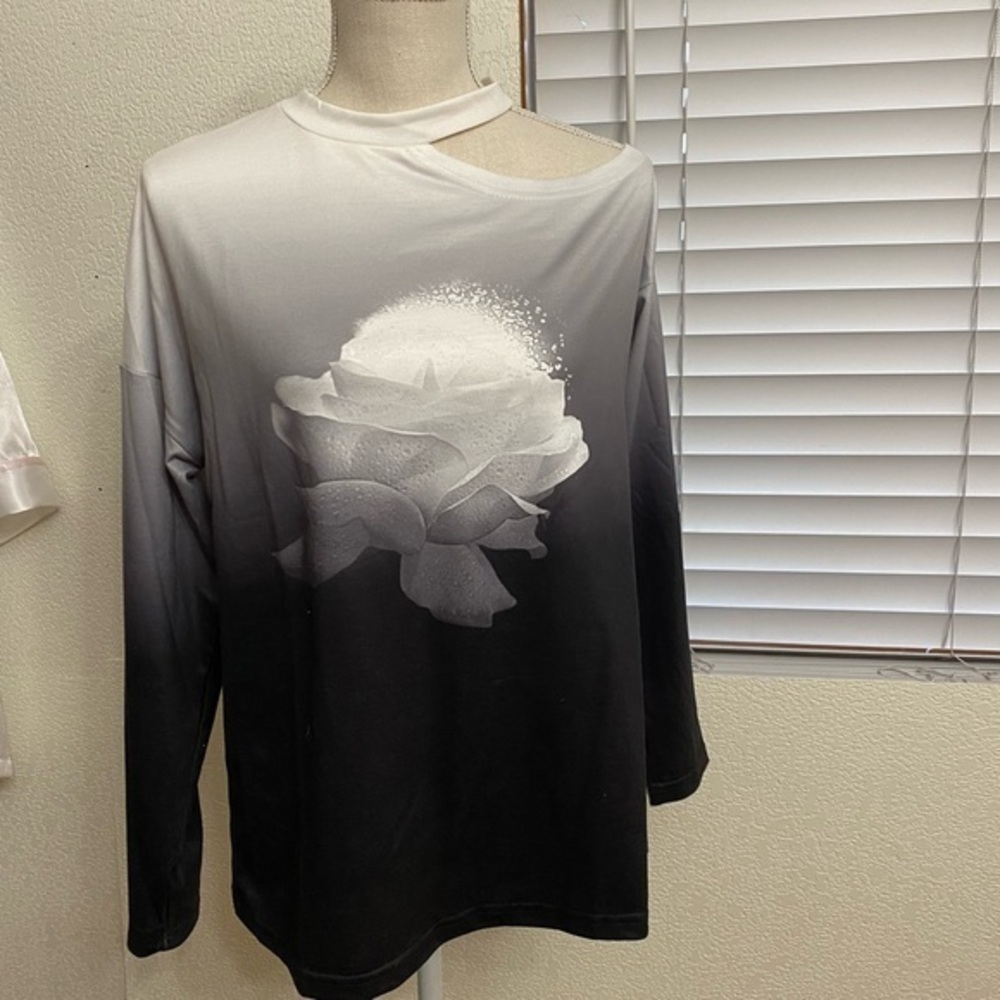 Sheilay gray ombré oversized long sleeve top with a cut out neck, Sz. S
